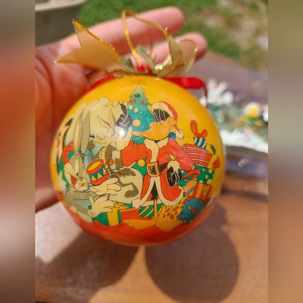 Set Of 2 vintage Looney Tunes Ornaments Taz Sylvester Bugs Tweety Daffy Wilie - Picture 5 of 7